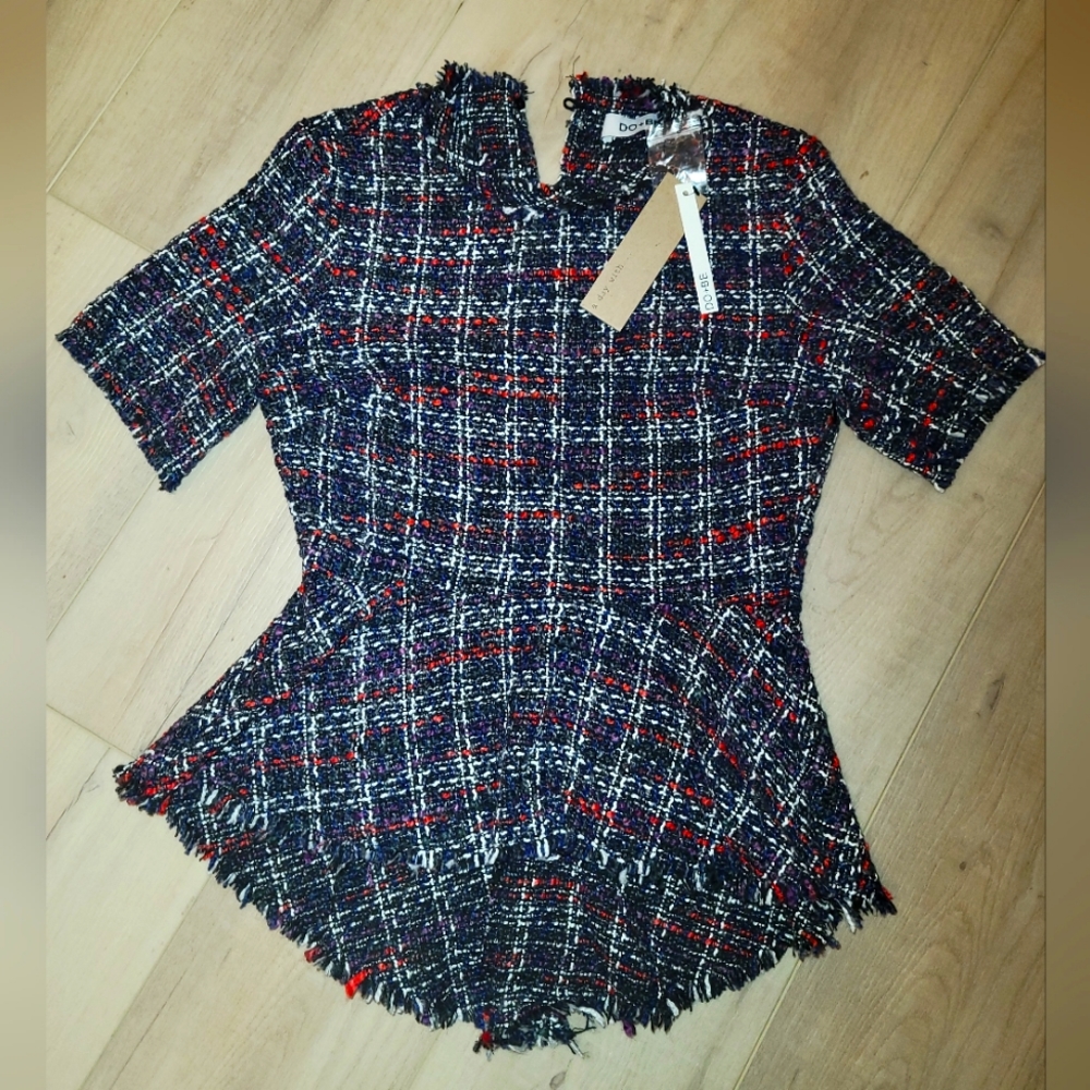 Black Red White DO + BE Twead Top